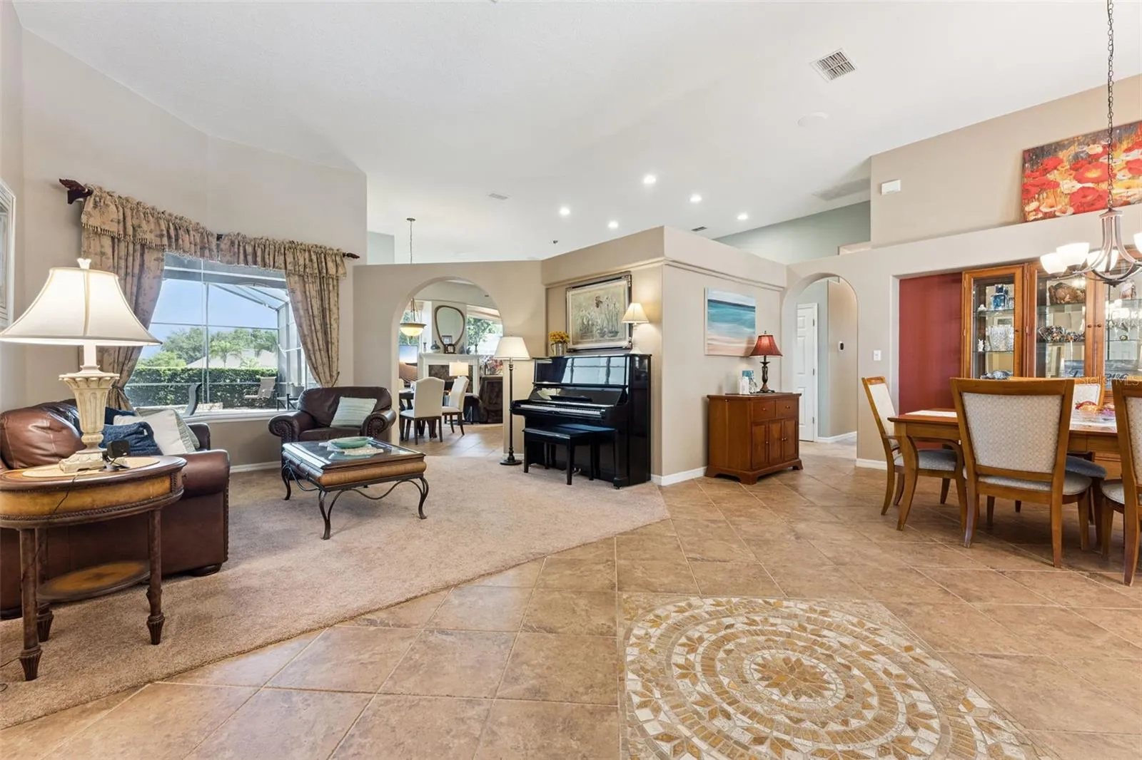 Living/dining room