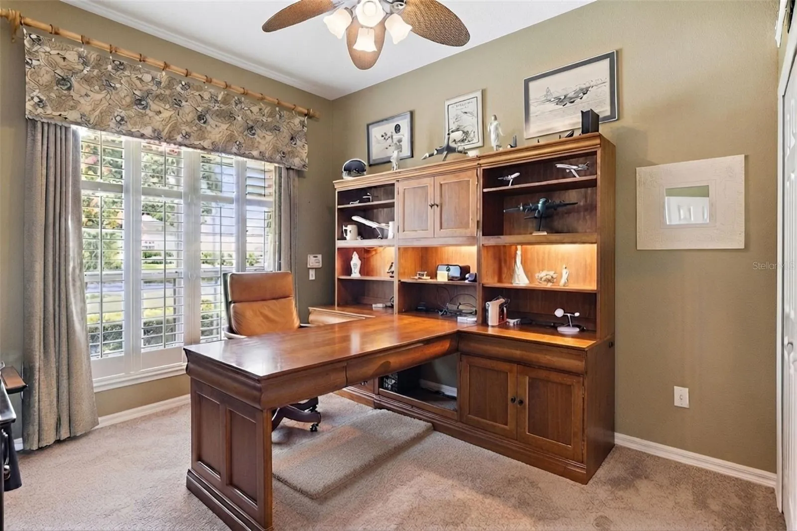 Office/Possible 5th bedroom