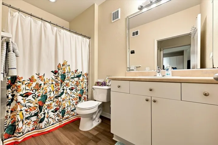 Bathroom with Garden Tub