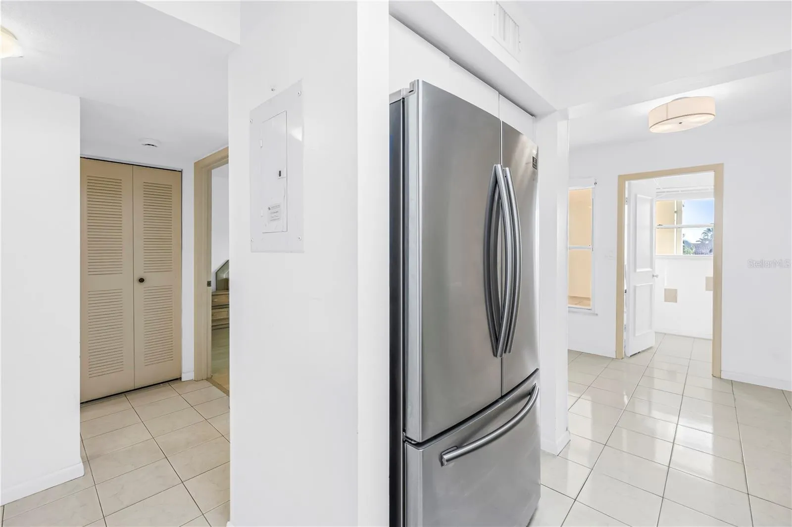 Kitchen Range / Counter space