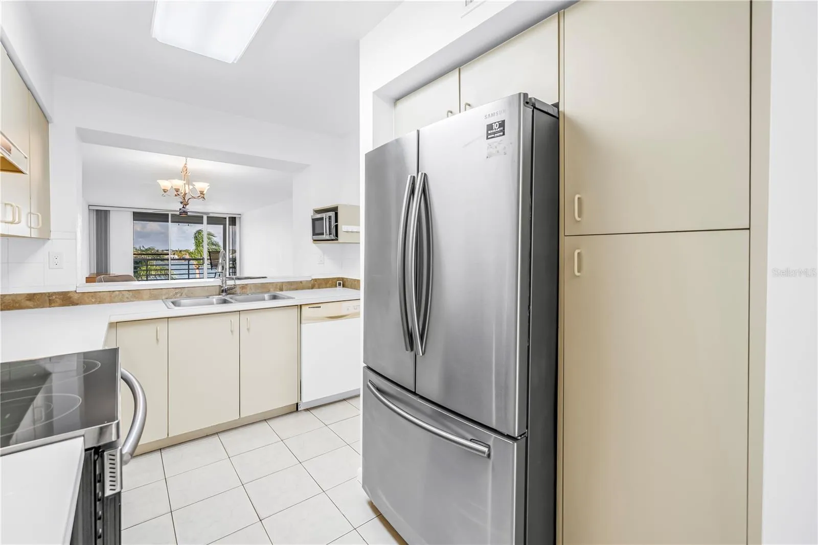 Kitchen appliances included : Refrigerator, Range, Dishwasher &amp; Microwave