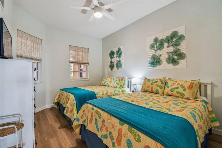 2nd bedroom features 2 queen size beds