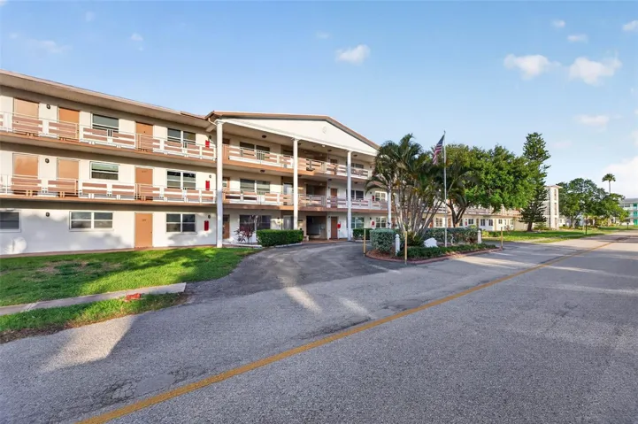 Welcome to 6015 19TH ST N #215, ST PETERSBURG FL 33714
