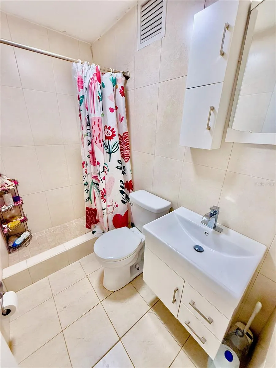 full bathroom full bathroom