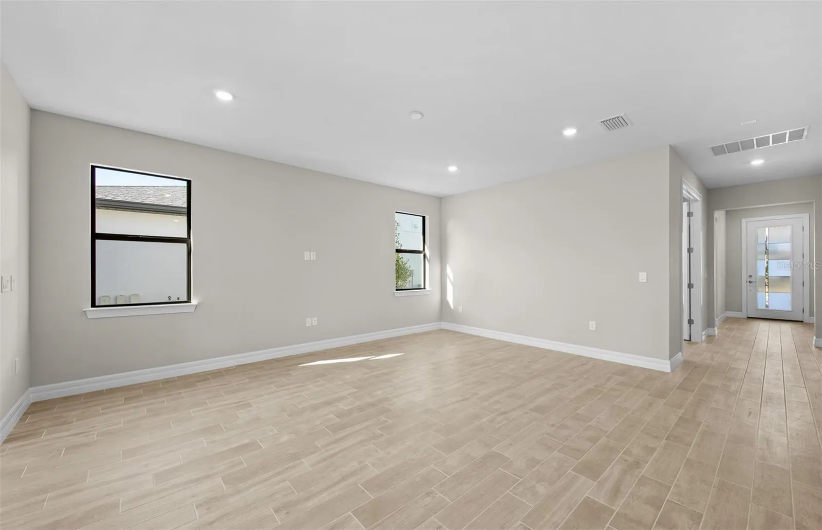 Photos are of similar Mystique home. Homes may vary.