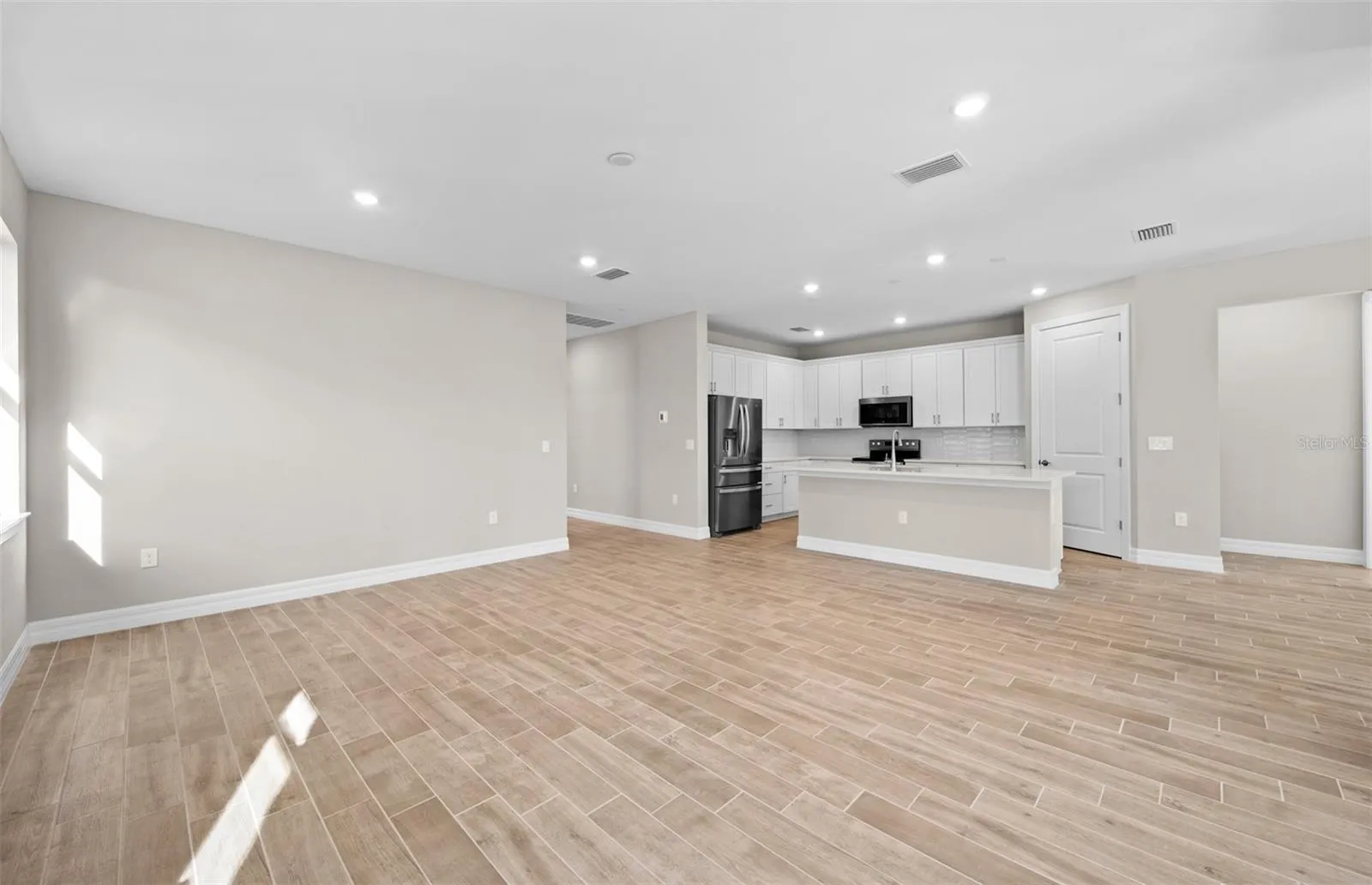 Photos are of similar Mystique home. Homes may vary.