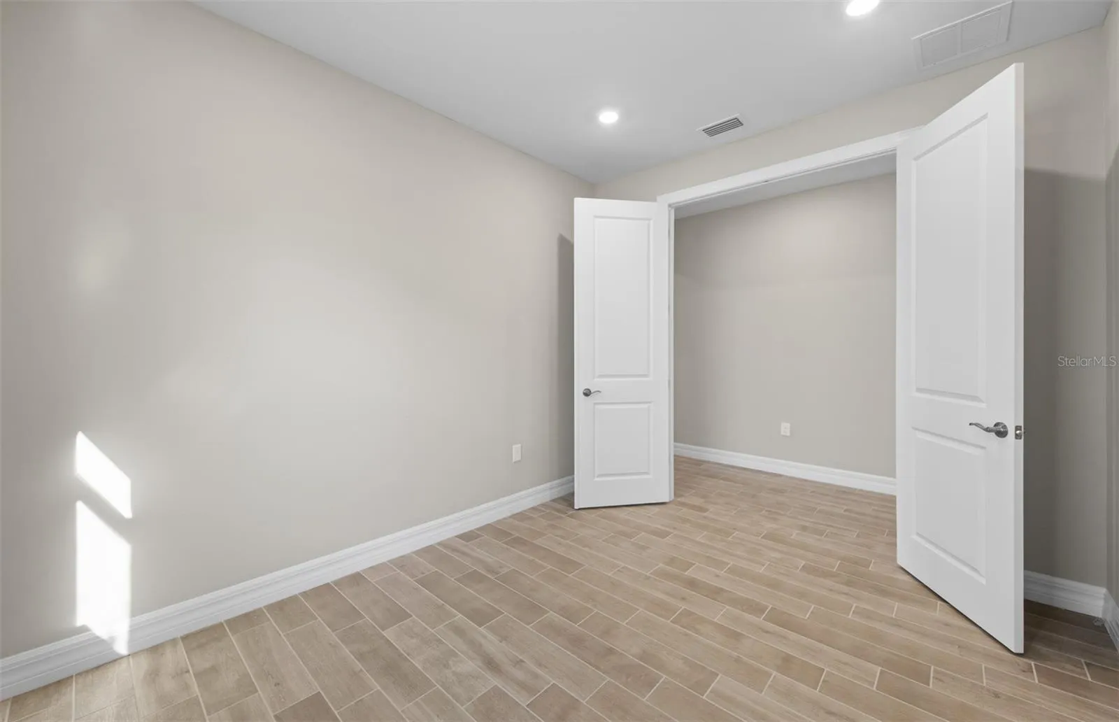 Photos are of similar Mystique home. Homes may vary.