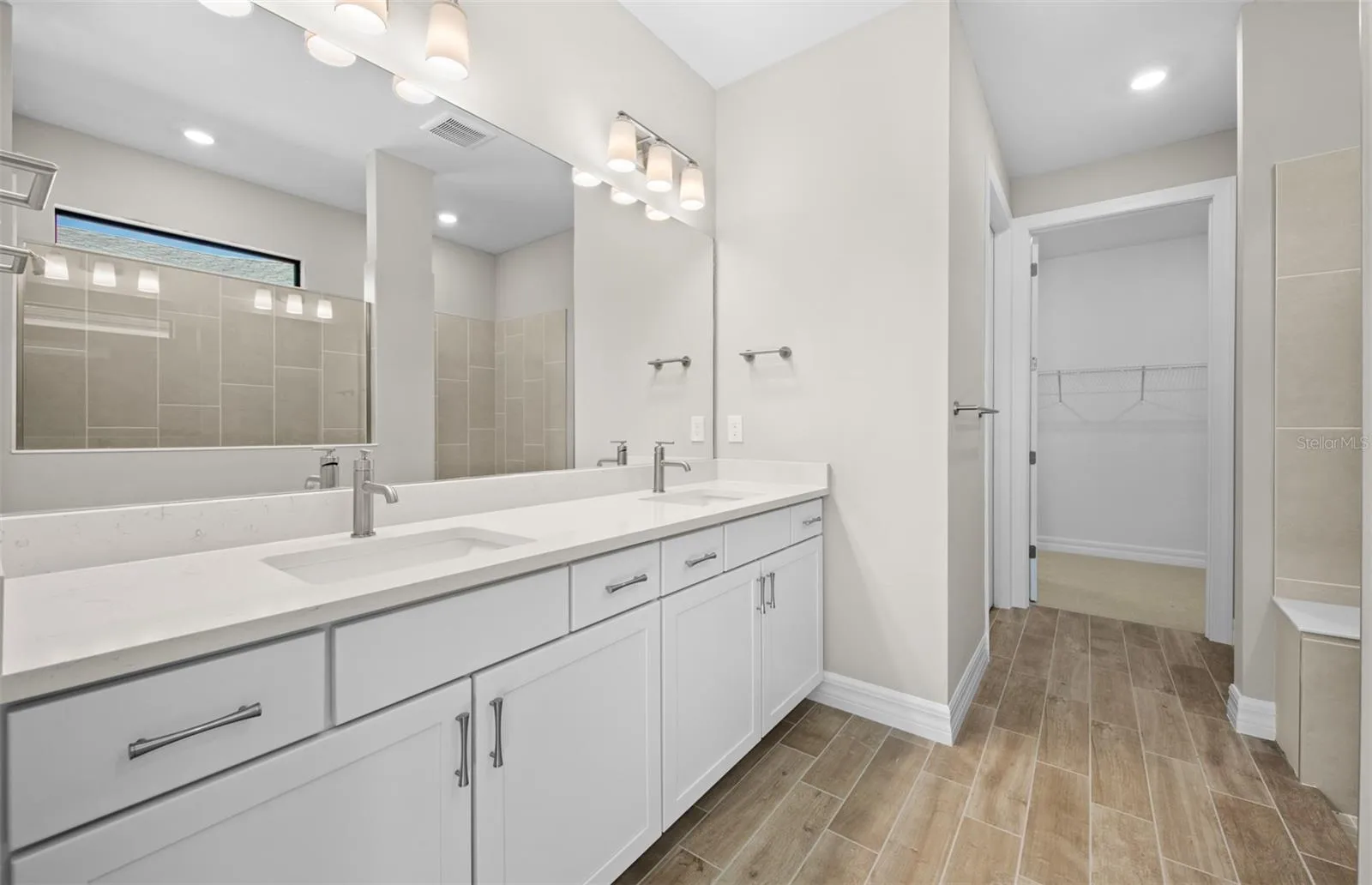 Photos are of similar Mystique home. Homes may vary.