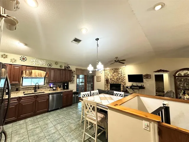 Kitchen/Family room