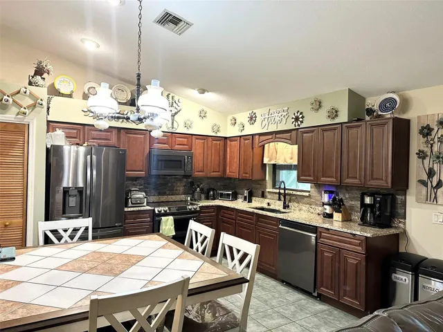 Kitchen and eat in area