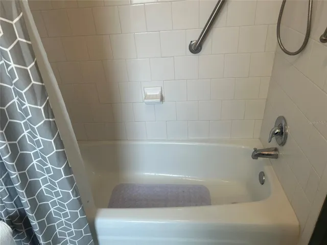 ensuite bath with tub shower