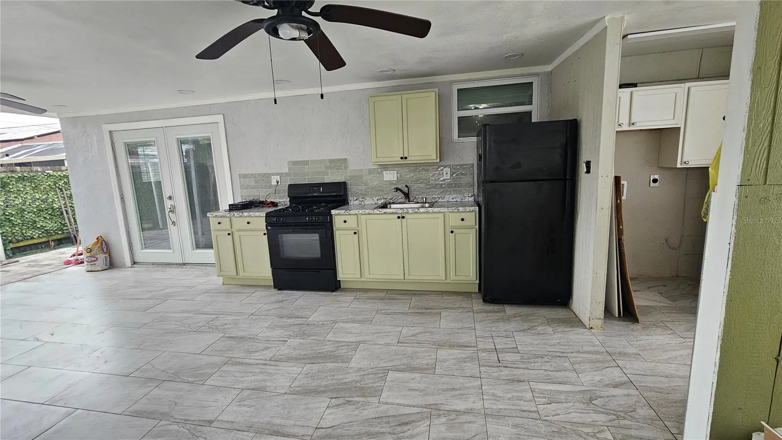 Lanai &amp; Outdoor Kitchen