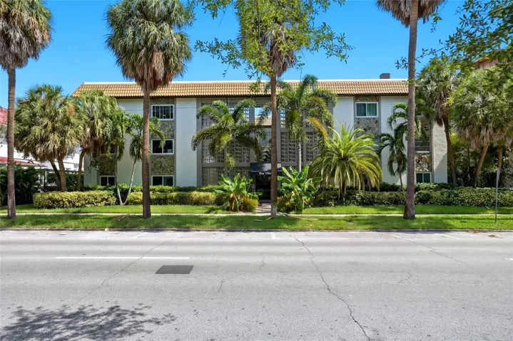 Bay Villas-Gated community 3 stories, with 26 condos