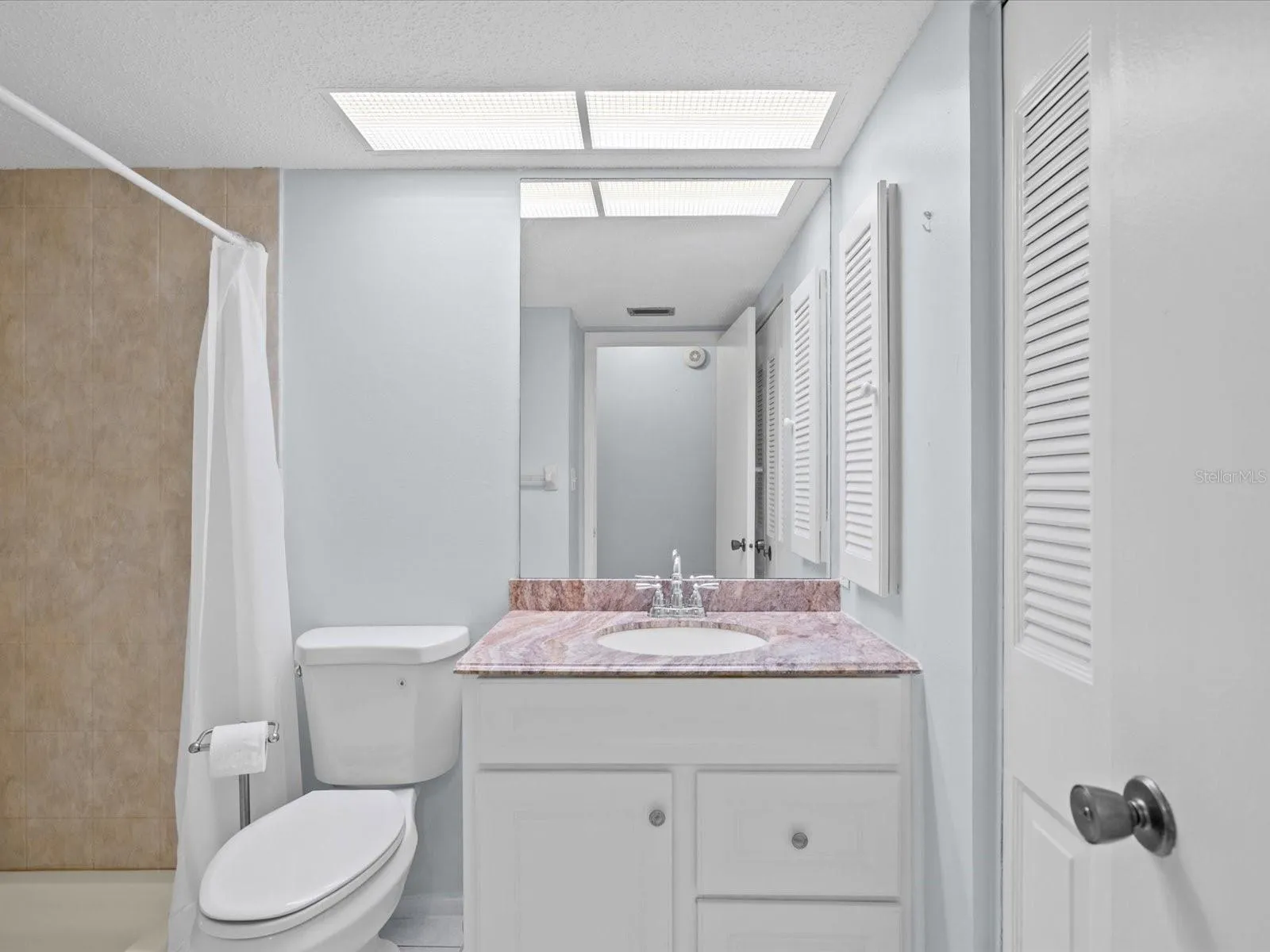 Spacious Sized Bathroom