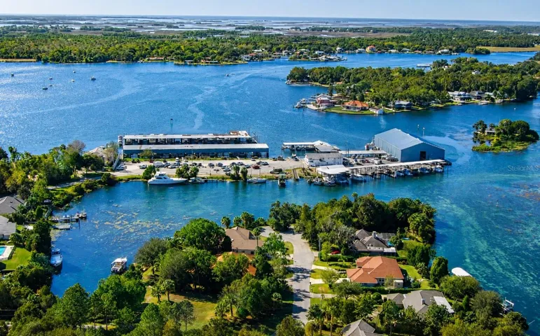 5 min boat ride to kings bay