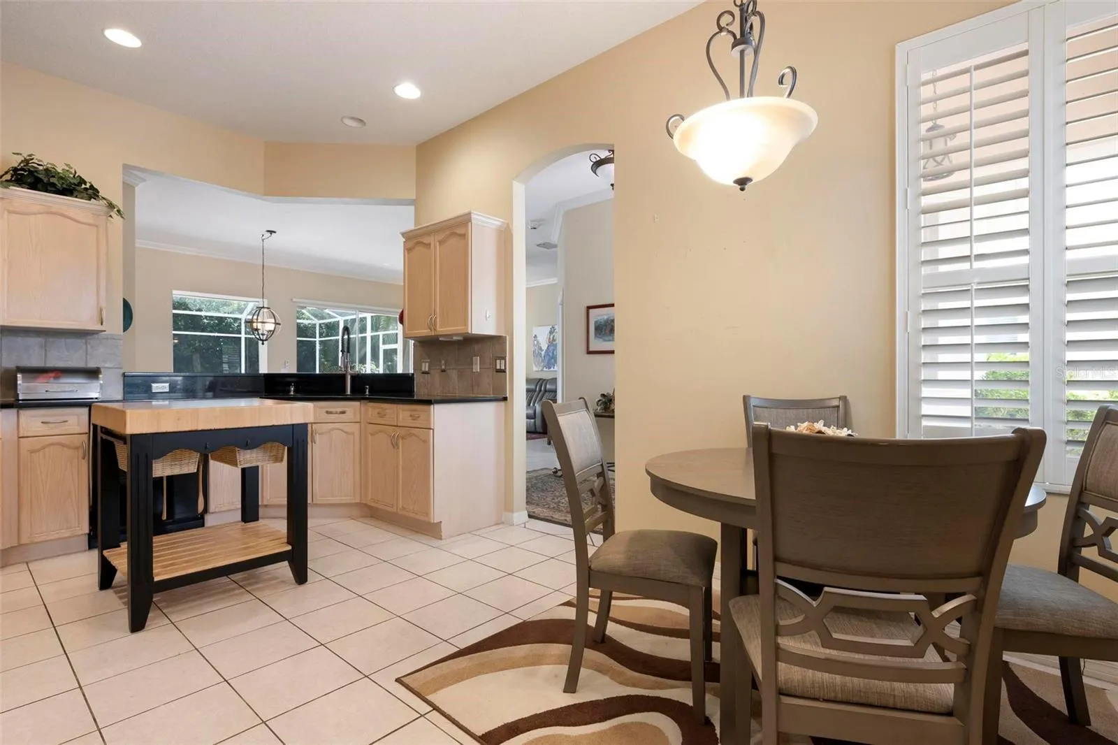 Kitchen showing eat-in area