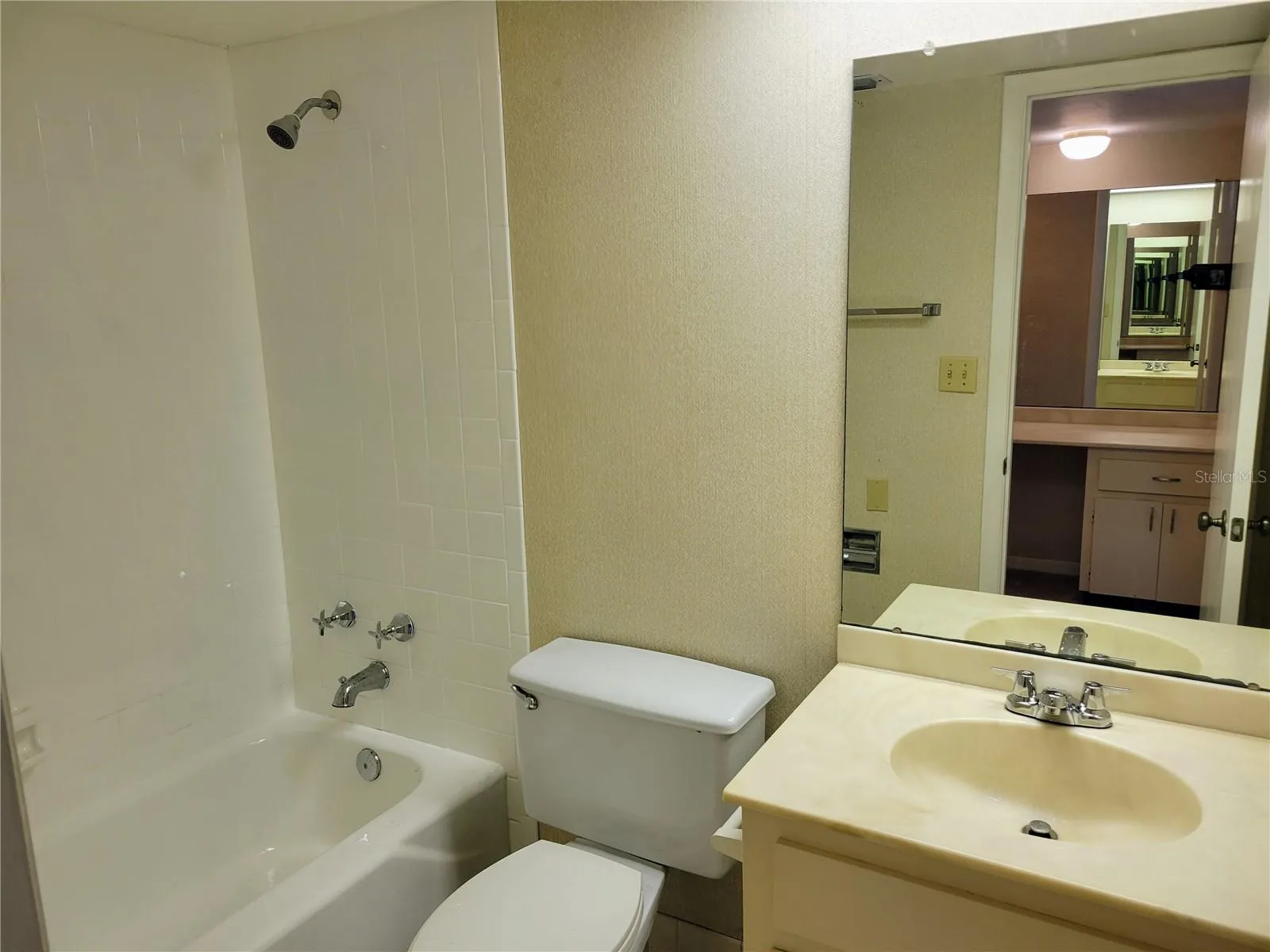 Master Bathroom with Tub/Shower Combination