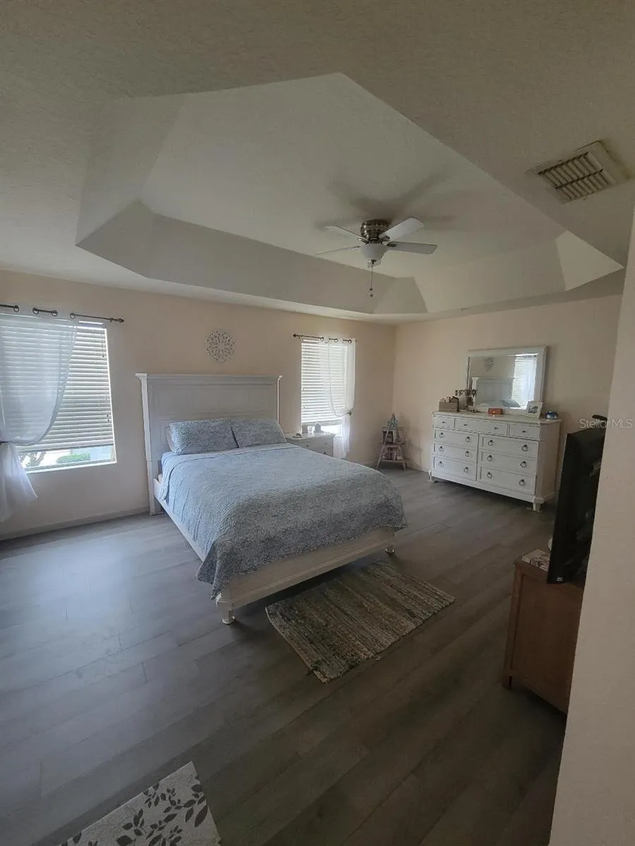 Primary bed room