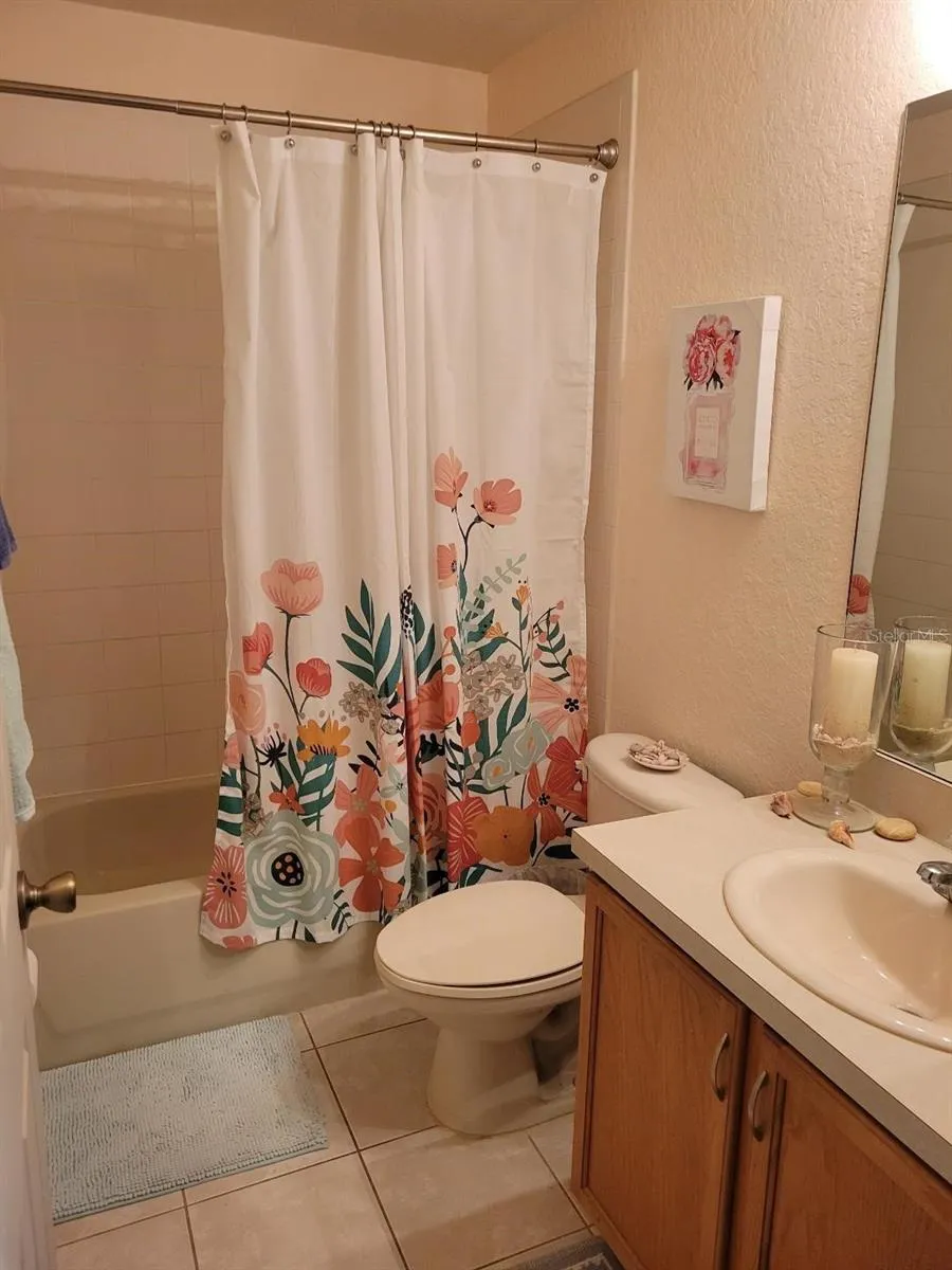 Upstairs full bathroom