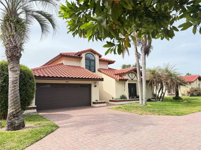 Very well maintained Home in the heart of Dr Phillips