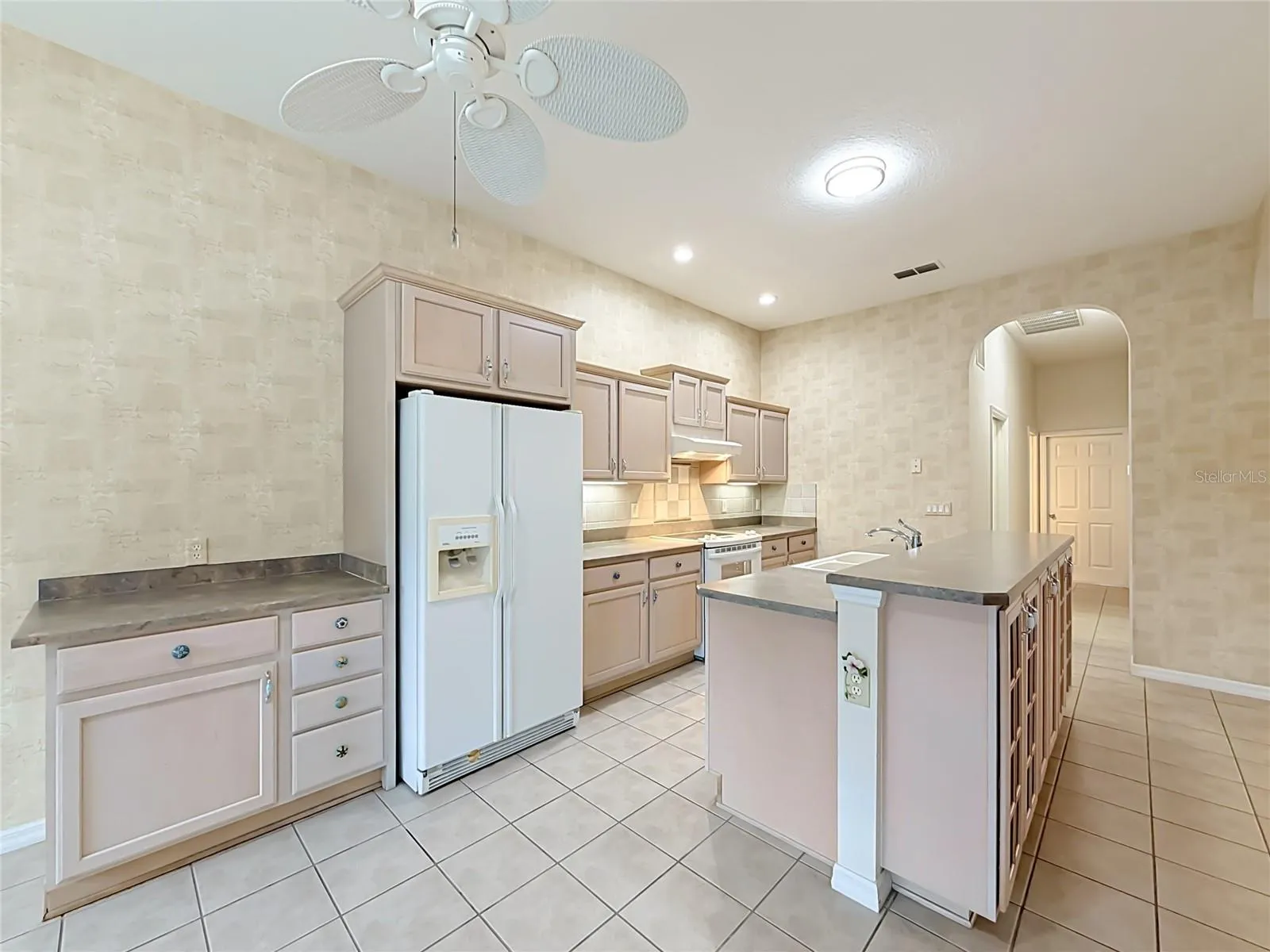 Roolouts in the kitchen lower cabinets