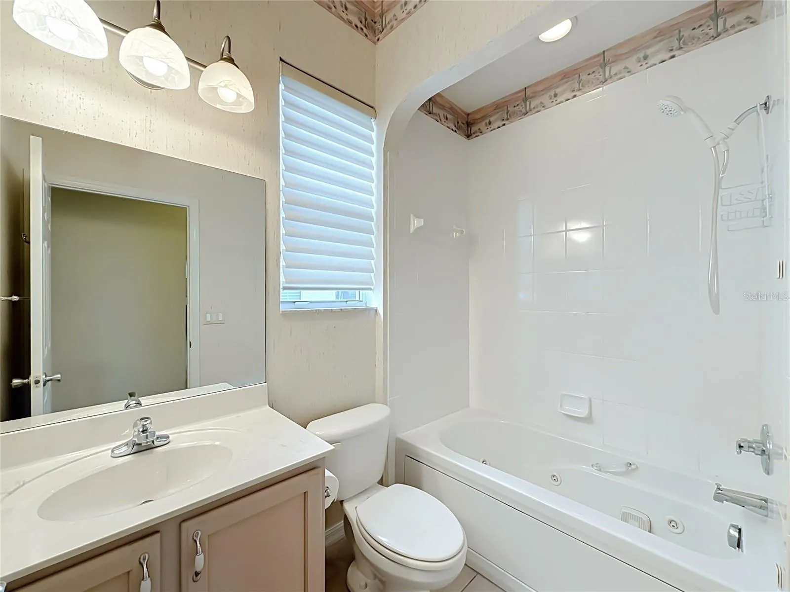 2nd bath with whirlpool tub shower combo