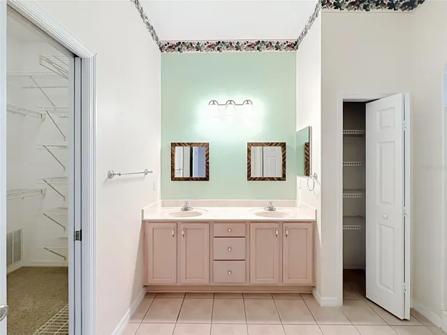 Primary Bath, dbl sink, walkin closet,pvt. waterclose with a window, linen closet,and a large walk in closet.