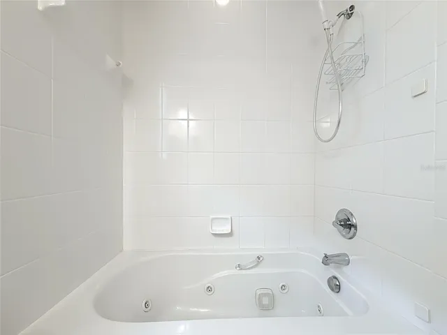 Whirlpool tub