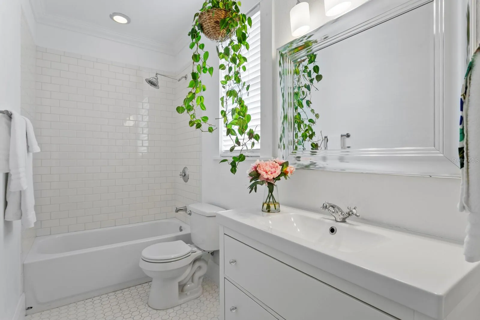 DOWNSTAIRS, BACK BATHROOM(EN-SUITE)