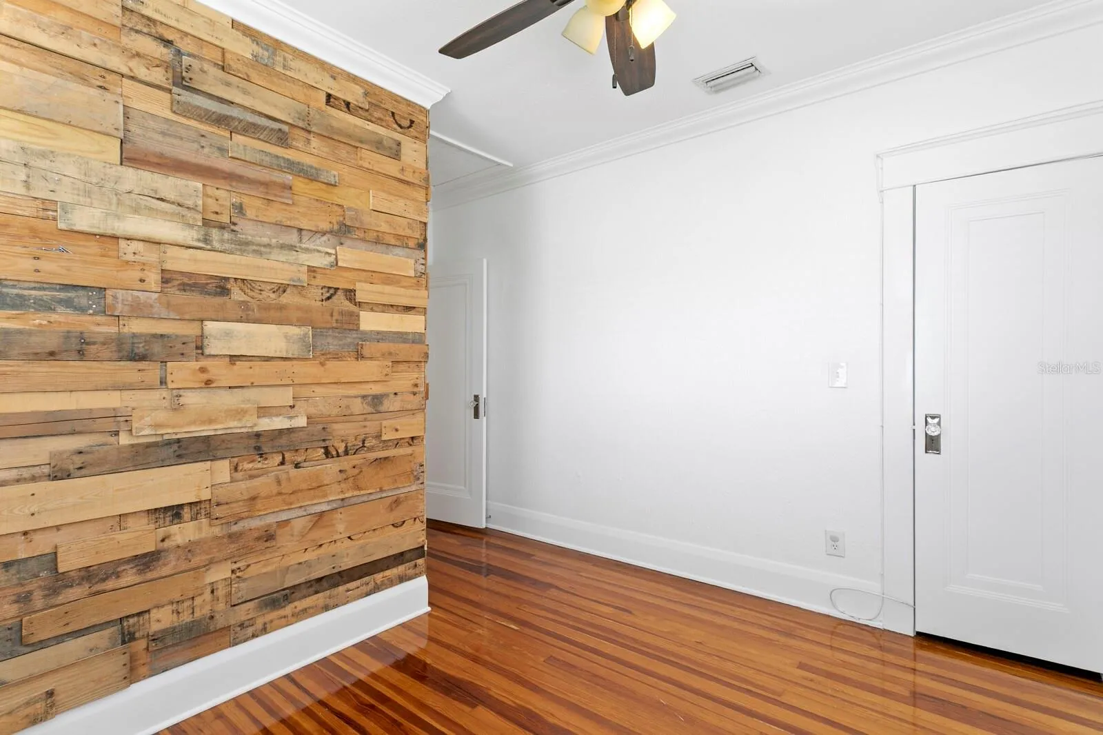 UPSTAIRS BEDROOM, W/CLOSET