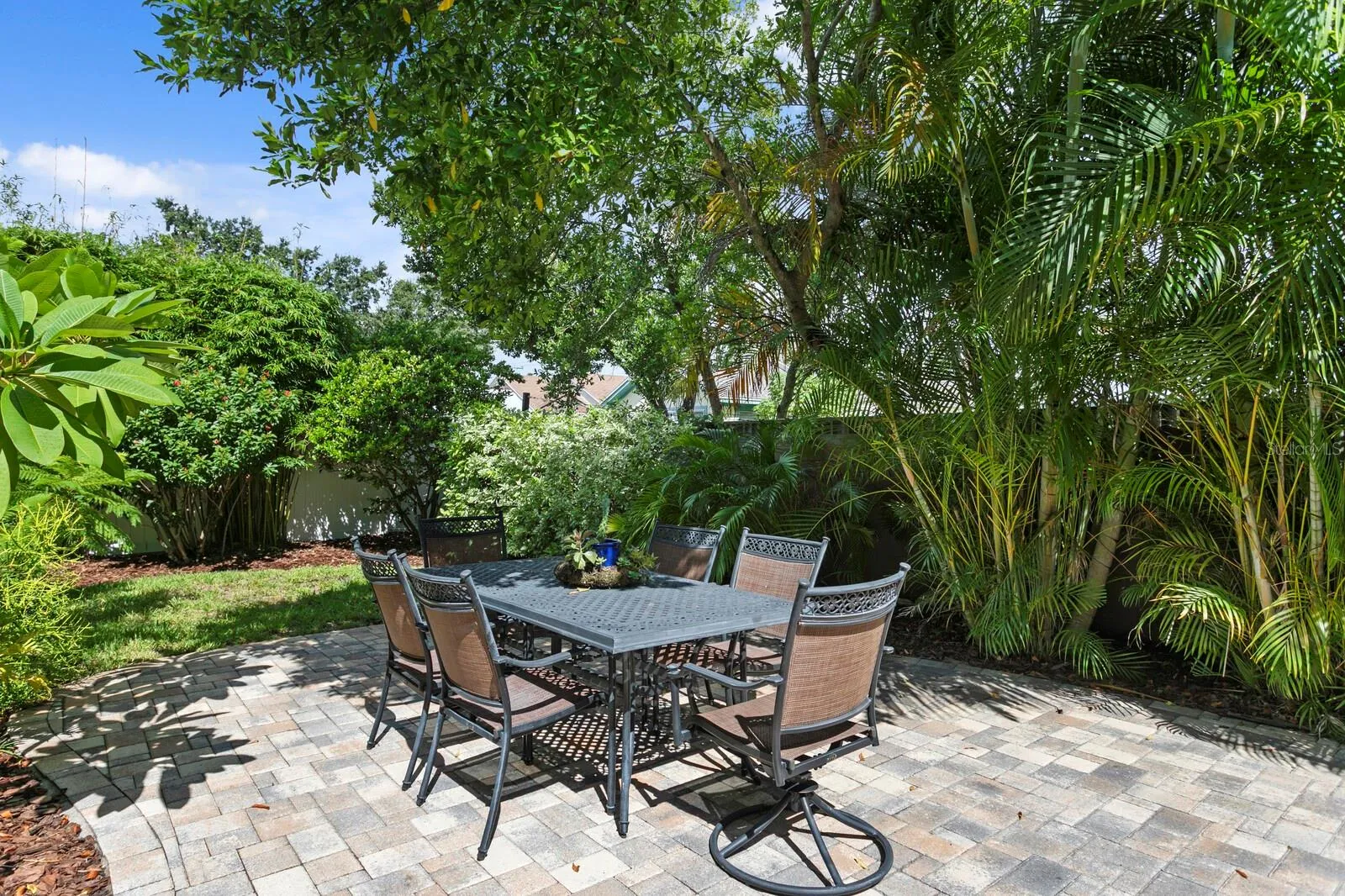 OUTDOOR SEATING AREA