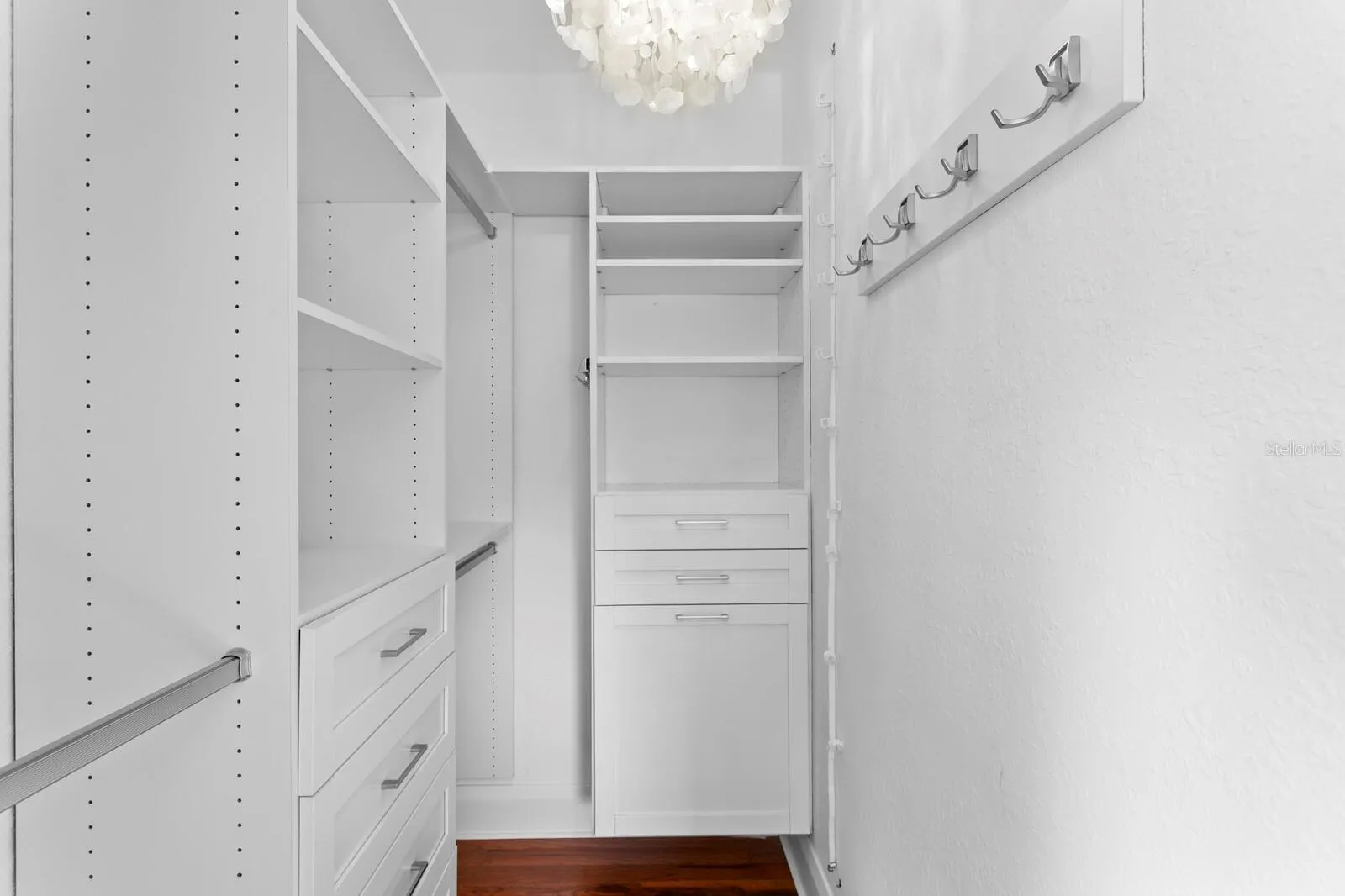 OWNER'S BEDROOM WALK-IN CLOSET