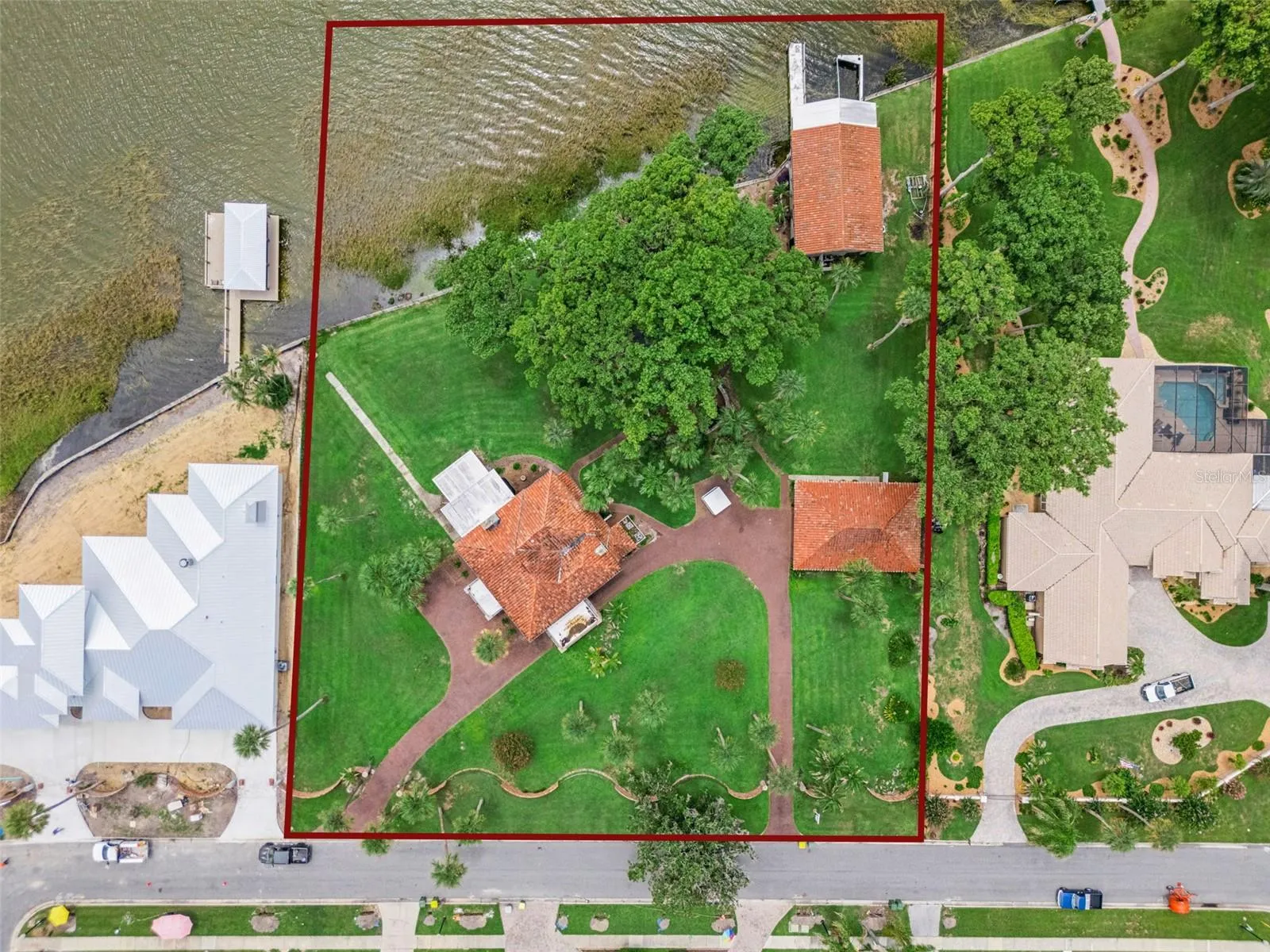 Property boundary outlined, showcasing the generous waterfront parce
