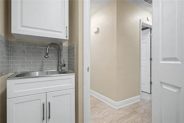 Laundry sink