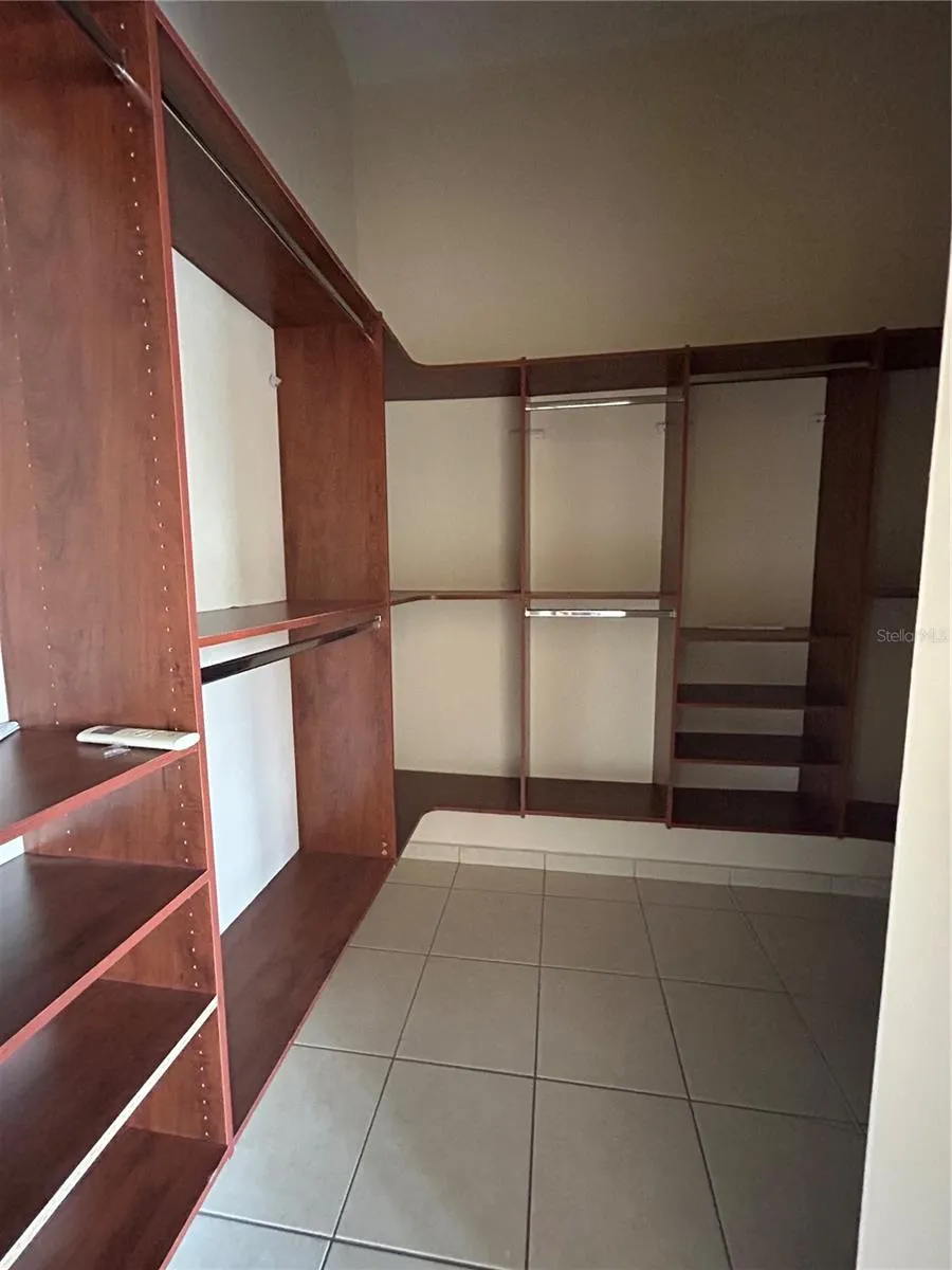 Walk in closet Primary bedroom