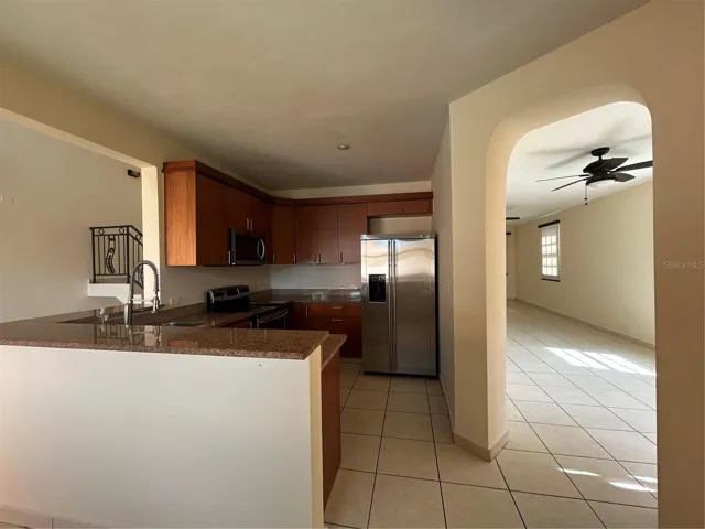 Entrance from Kitchen to Dining room