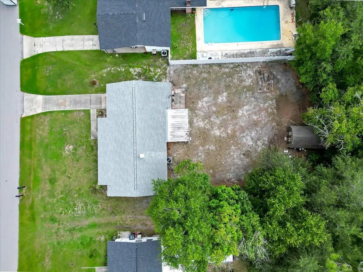 Spacious Fully Fenced Backyard!