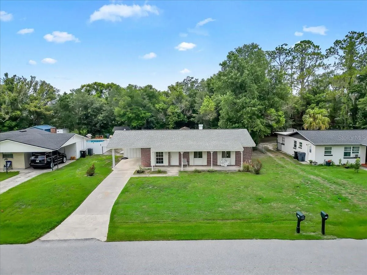 Nice long driveway for ample parking!