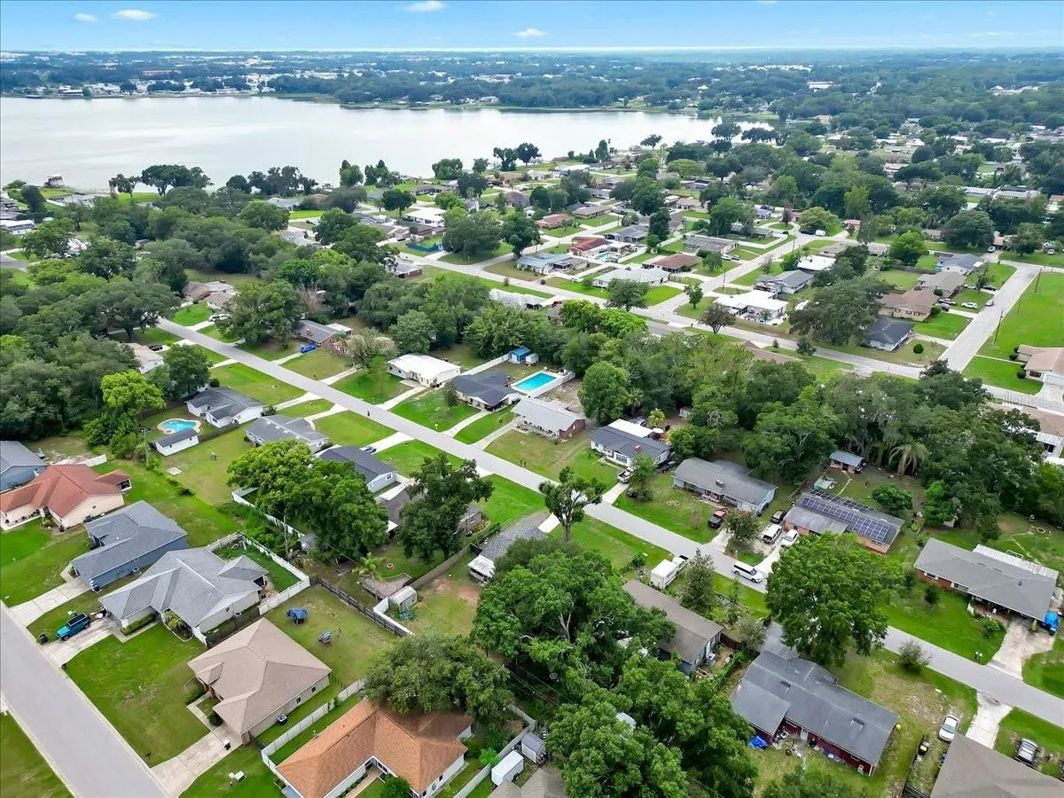 Great Northside location ,  Padgent Elem. &amp; Lake Gibson schools!
