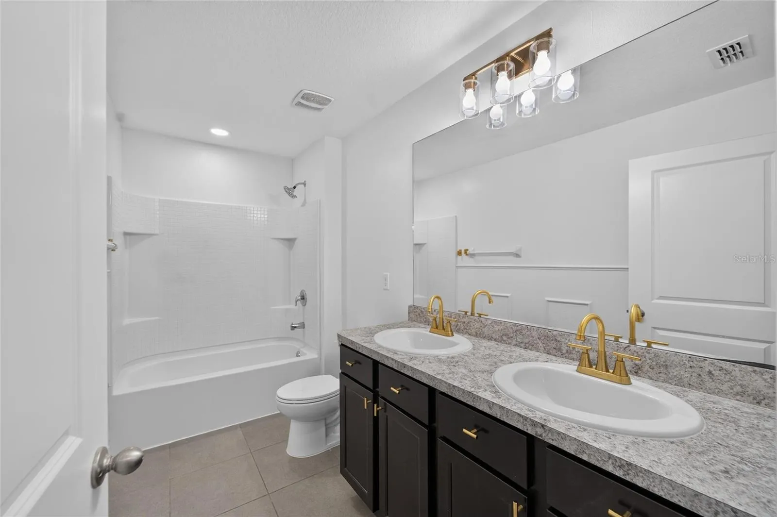 Full bath 2nd floor