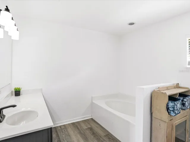 Primary's Bathroom