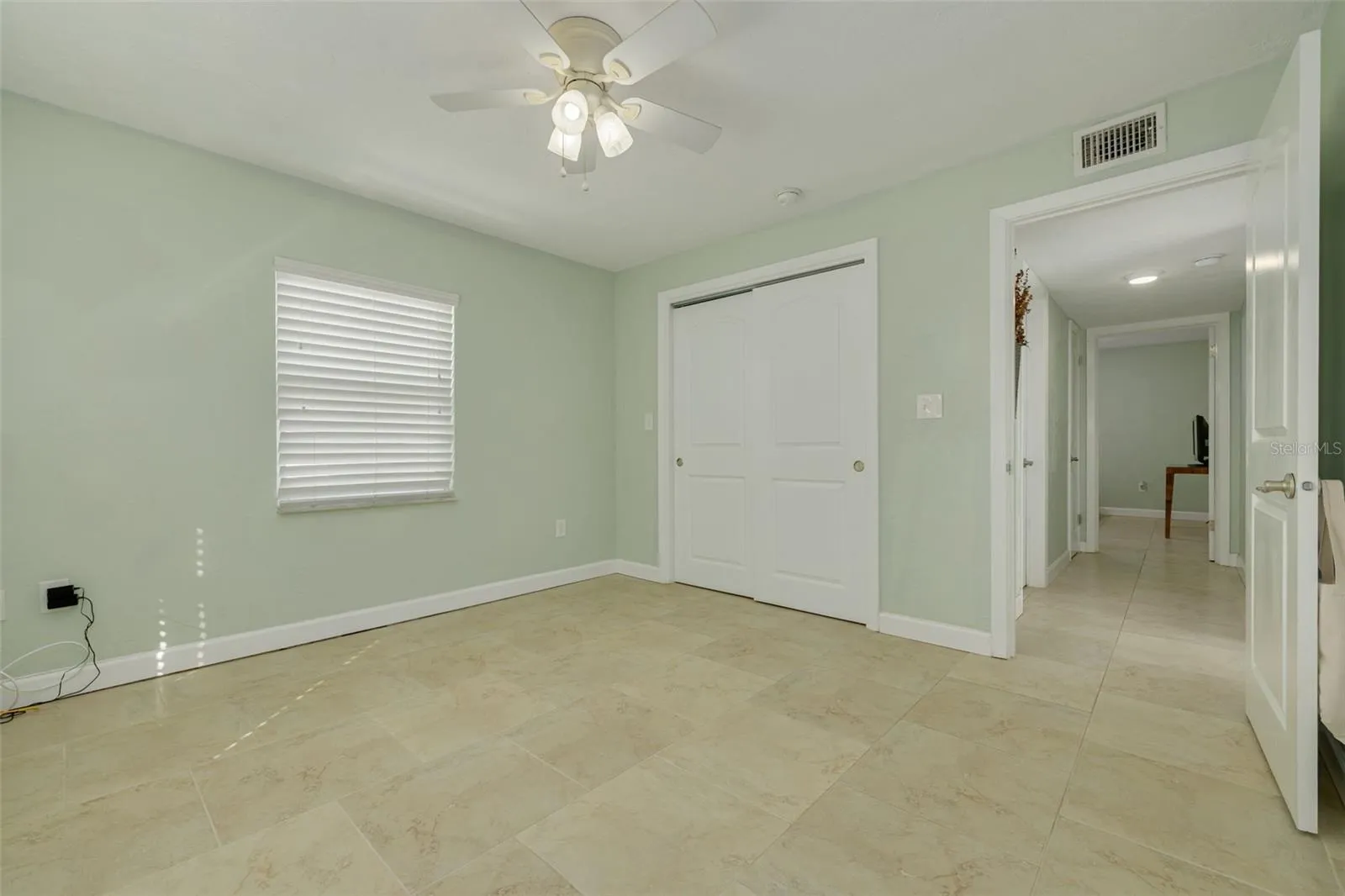 Unit 4 - 2bd 1ba - Upstairs w/balcony