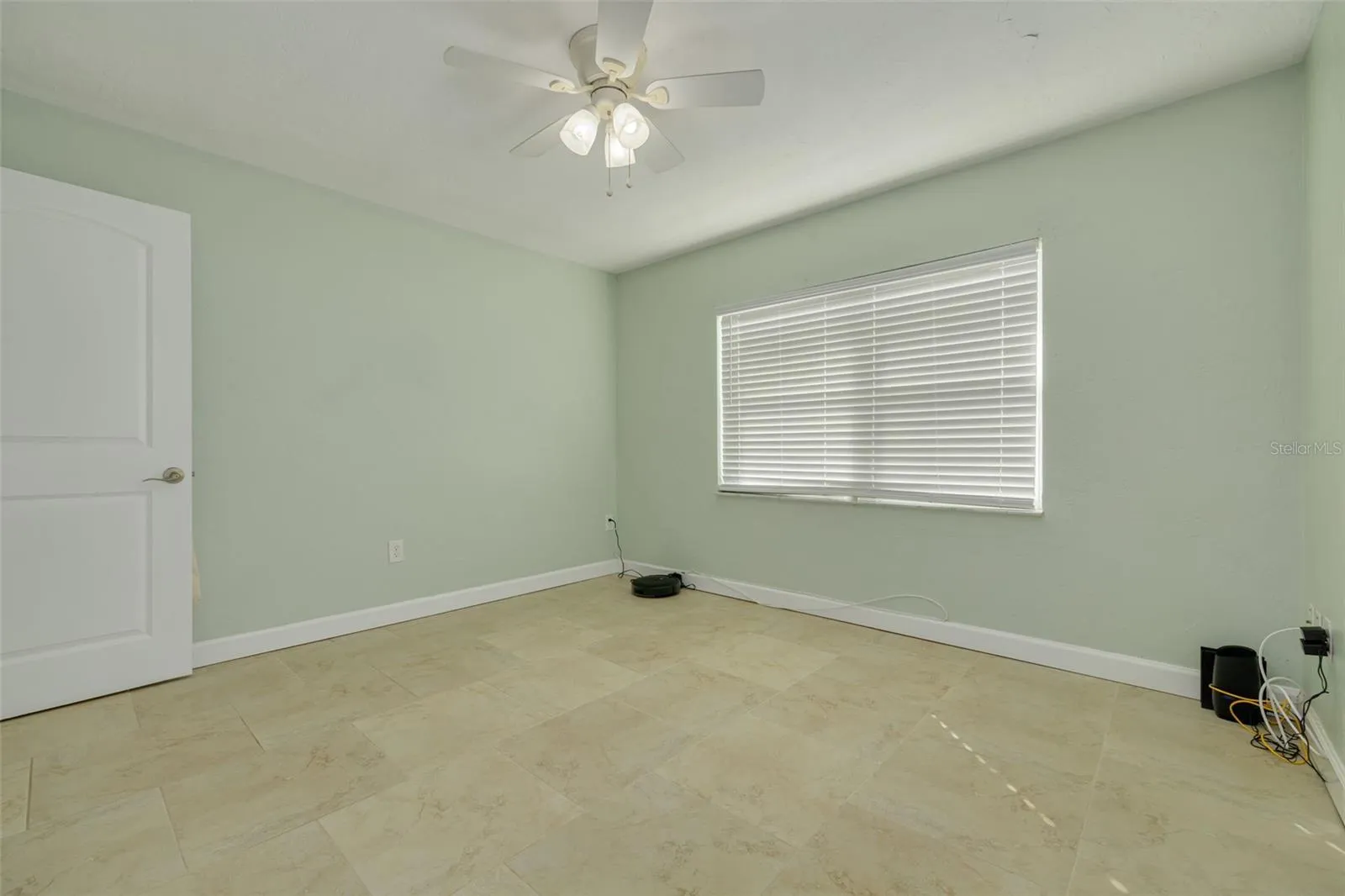 Unit 4 - 2bd 1ba - Upstairs w/balcony