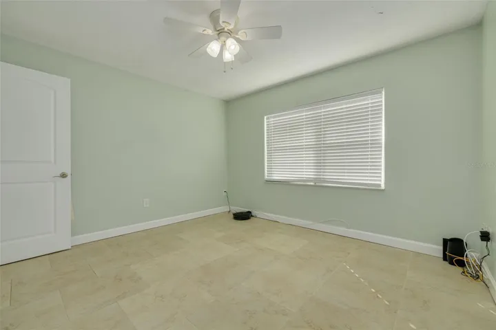 Unit 4 - 2bd 1ba - Upstairs w/balcony