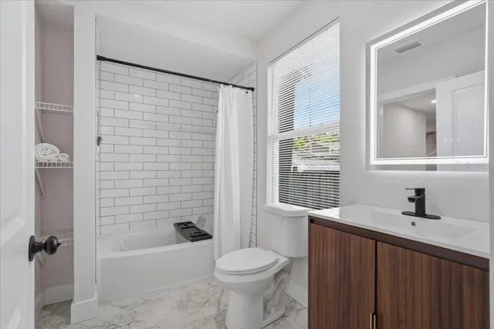 Guest Bath with access to bedroom 2 and hall
