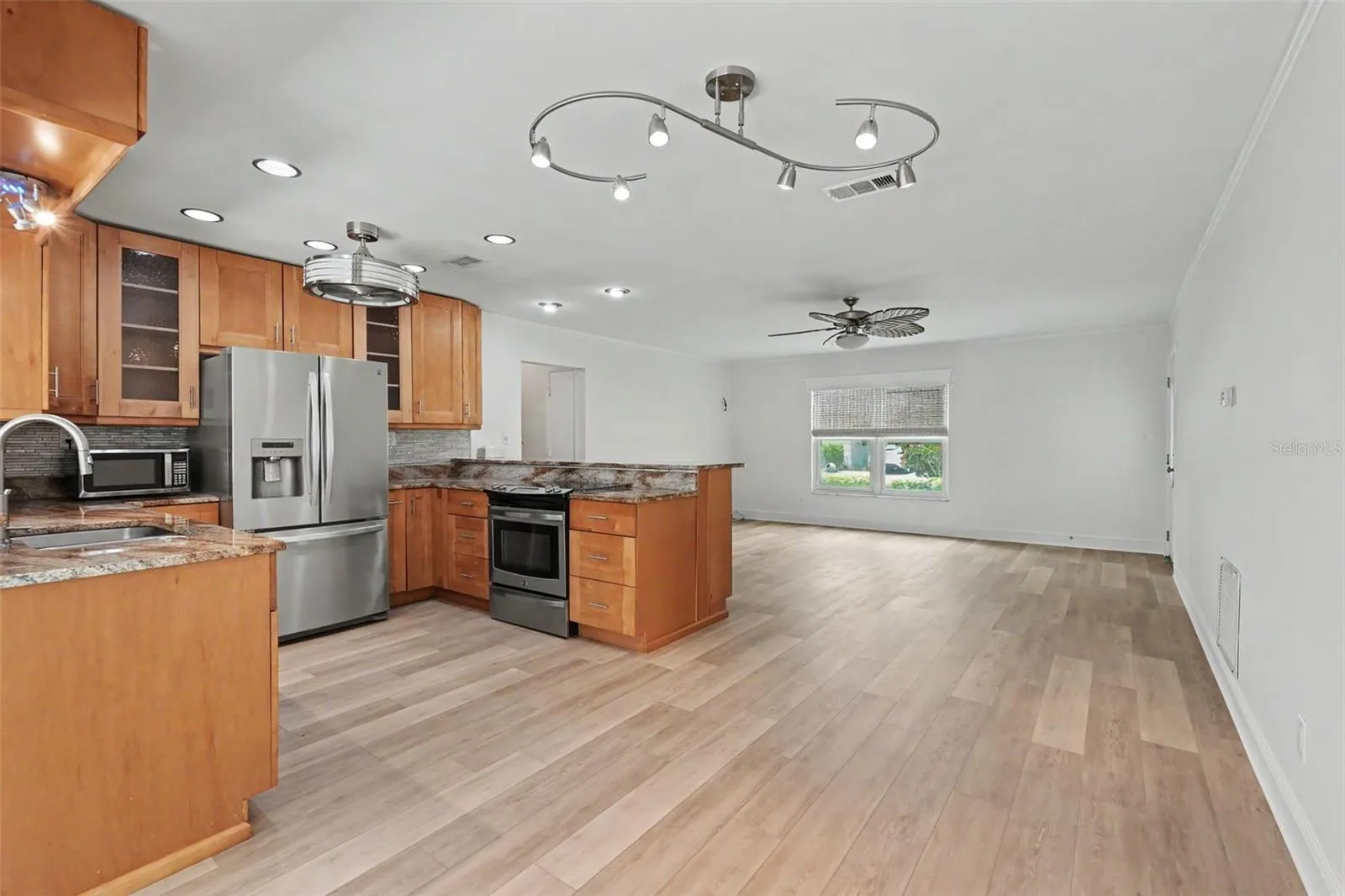 Natural Light from the front and back windows