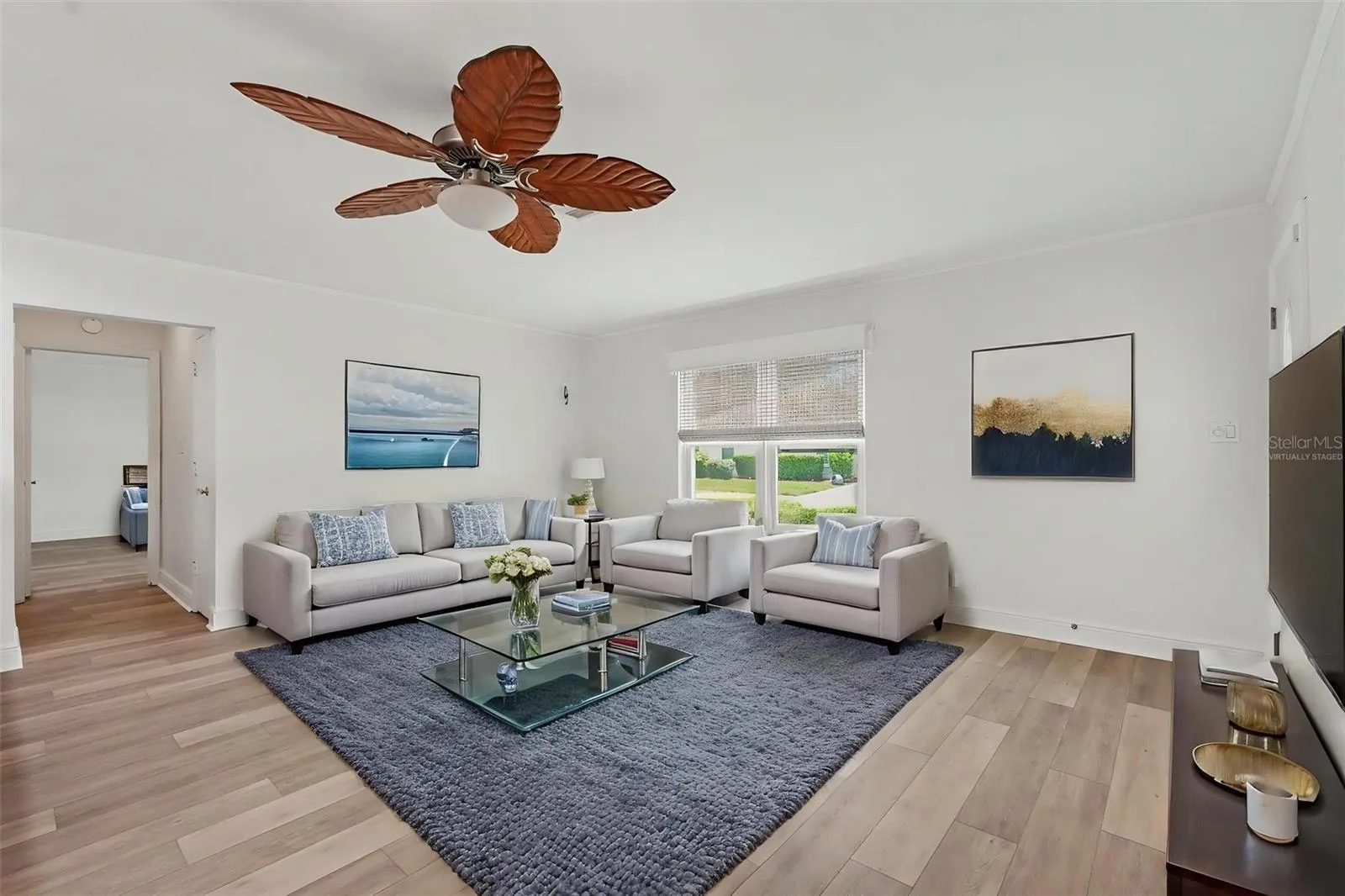 Virtually staged living rom