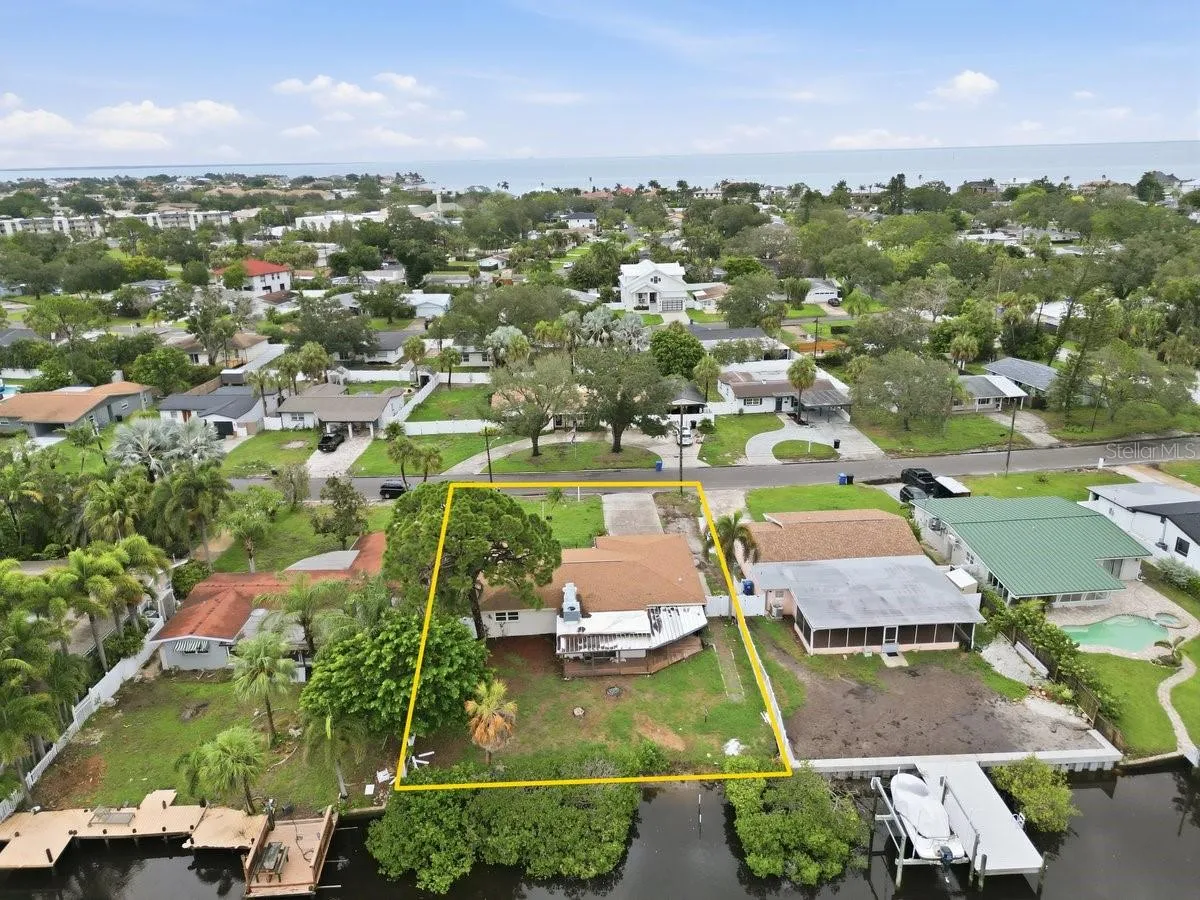 9,901 Sq Ft Lot