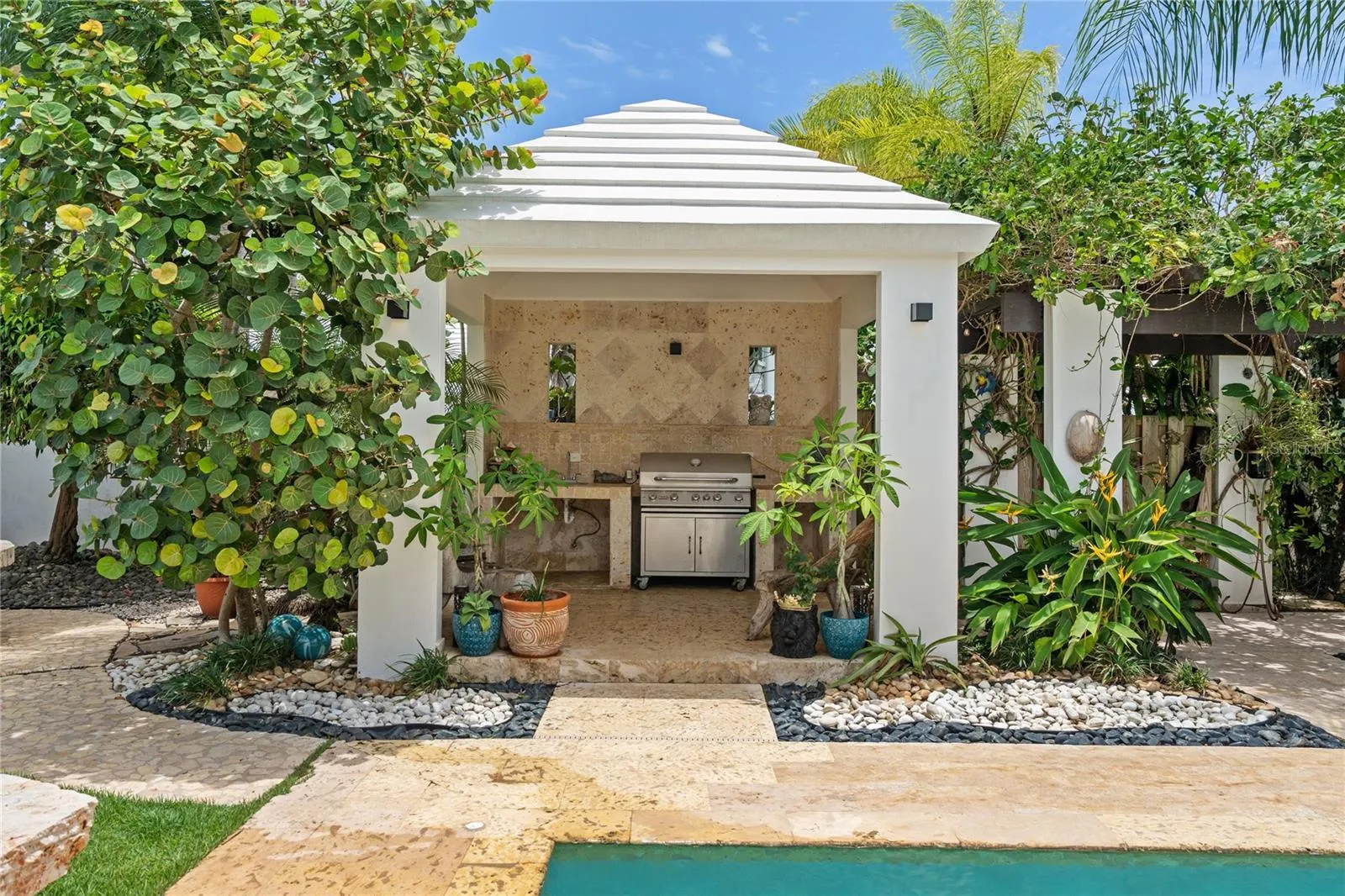 Outdoor Kitchen