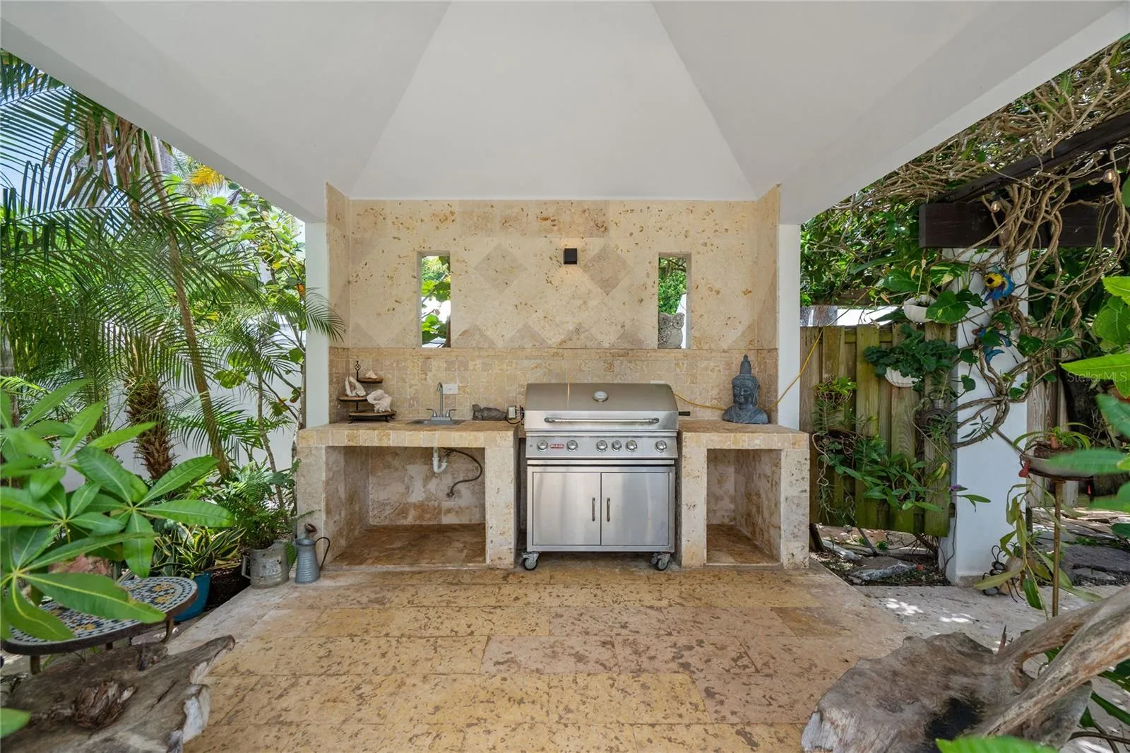 Outdoor Kitchen